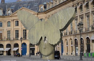 Exposition Manolo Valdès Place Vendôme, Paris 1er : La Mariposa