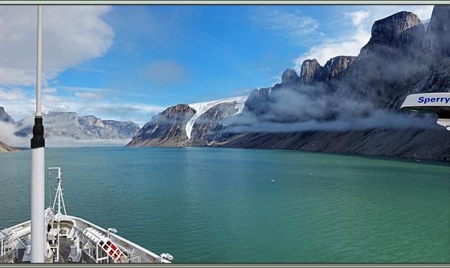 Dernier regard sur Icy Fjord - Nunavut