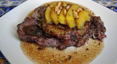 Côte de porc au jus au porto, galette de p de terre, pommes