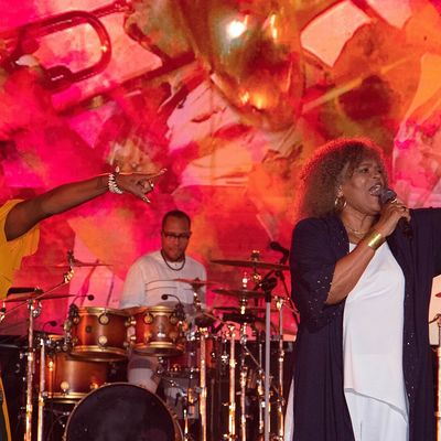  8 MORCEAUX CHOISIS ET RHYTMES DE KASSAV' POUR UNE REECOUTE