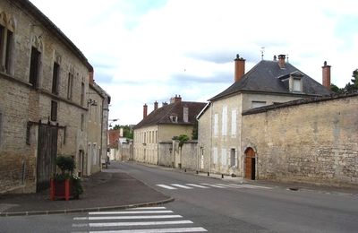 Les rues de Châtillon sur Seine: la rue du Bourg-à-Mont....