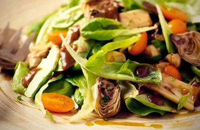 Salade exotique et sa brochette de scampi gingembre et citron