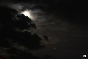 Lune et Mars en opposition entre les nuages