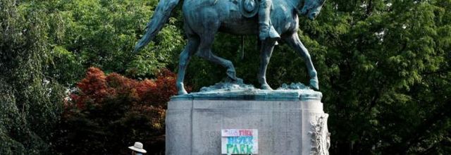 Des monuments déboulonnés, d’autres recouverts d’une bâche noire… mais les Américains n’ont rien innové… Il y a 55 ans c'était aussi les Algériens 
