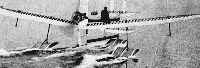 Premier vol d'un hydravion