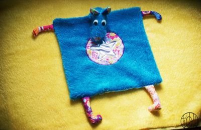 Le doudou de la mini-renarde