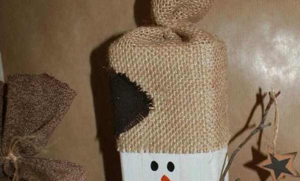 Bonhommes de neige (bois et tissu)