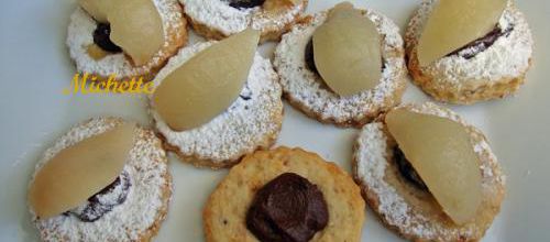 Petits sablés au praliné, coeur de cacao- noisette, poire