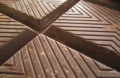 Tablette de chocolat aux amandes caramélisées