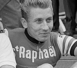 Jacques Anquetil remporte le maillot jaune