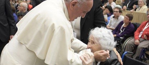 En juillet, le Pape François invite à prier pour les personnes âgées - VA