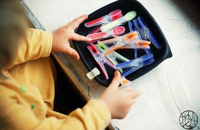 Atelier Montessori : Les pinces à linge