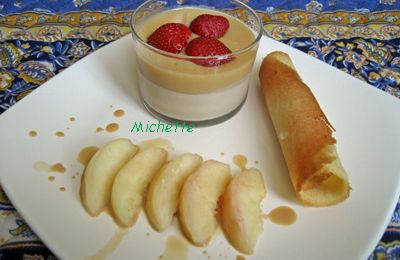 Panna cotta au Baileys et à la nectarine, tuile faite maison, un délice