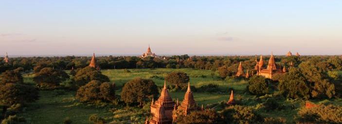 Couché de soleil sur Bagan, Myanmar