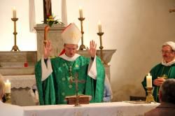 Mgr Xavier Malle au Saix pour la bénédiction de l'église rénovée