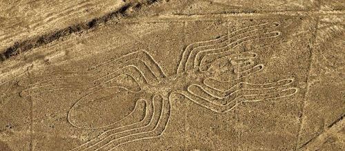 Un camion veut éviter un péage, il roule sur les célèbres lignes de Nazca