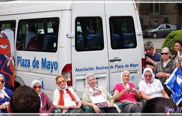 Je ne peux quitter la Place de Mai sans revenir aux "Madres de la Plaza de Mayo" tellement ce combat pour la vérité est émouvant - Buenos Aires - Argentine