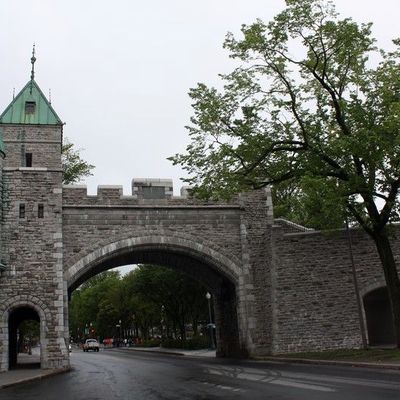 LE VIEUX QUEBEC ET LA PORTE SAINT-LOUIS (CANADA)
