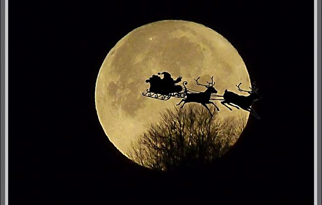 7 h 22, je sors et que vois-je ? La Lune disparaissant derrière la montagne et le Père Noël qui terminait sa dure nuit !