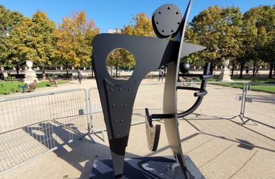 Découverte des oeuvres artistiques de la FIAC au jardin des Tuileries 