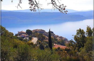 1013 - Les villages de « Sainte-Croix » (04), de « Bauduen » (83) et le Lac de Sainte-Croix du Verdon 