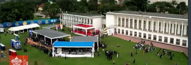 «Cessez d’étouffer l’Afrique!»: l’appel du Pape à son arrivée à Kinshasa - VA