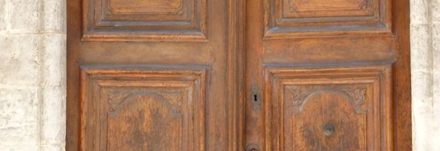 VIEILLES PORTES ET FENETRES A LA ROQUEBRUSSANNE