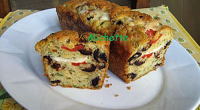 Cake aux anchois, piquillos, olives, mozarella et tomate séchée