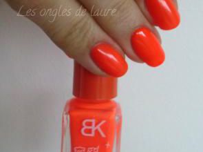 [Test] Vernis fluorescent Née Jolie, le phosphorescent qui n'en est pas un