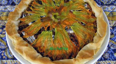 Tarte feuilletée filo aux fleurs de courgettes, légumes divers et anchois