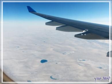 Survol de la calotte glaciaire (Inlansdis) juste avant l'atterrissage à Kangerlussuaq - Groenland