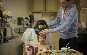 FAN DU JEU VIDEO 'HALO', IL RECOIT DES CADEAUX DES DEVELOPPEURS APRES AVOIR SUBI UNE TRANSPLANTATION