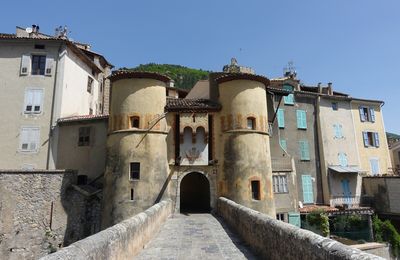 Visiter ENTREVAUX dans les Alpes-de-Haute-Provence