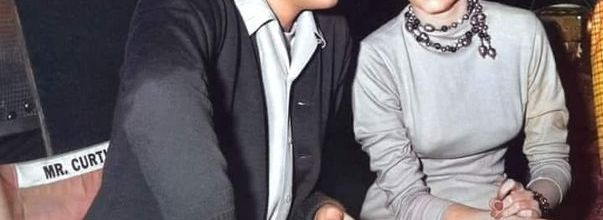 photo Elvis*Carolyn Jones