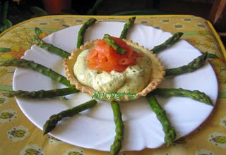 Tartelette à la mousse d'asperge et saumon fumé