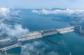 Le plus grand barrage hydraulique du monde au Tibet.