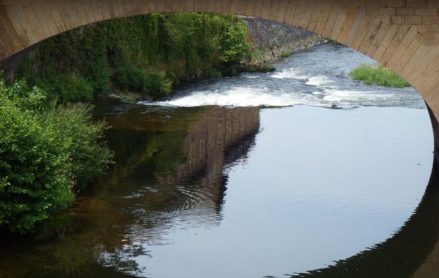 une retenue d'eau en reflets !