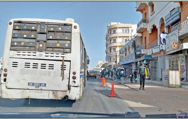 Traversée des quartiers adjacents au centre ville - Dakar - Sénégal