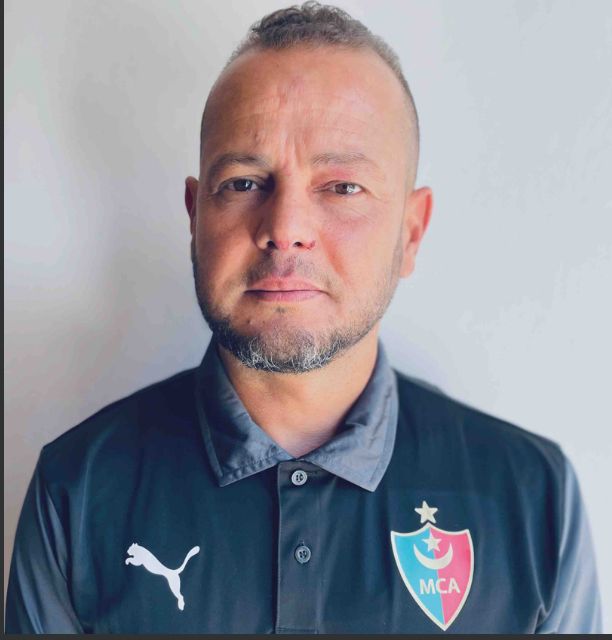 Le nouveau Entraîneur du MCA Réserve  Dahman Moussa (en provenance duCRB U18) 