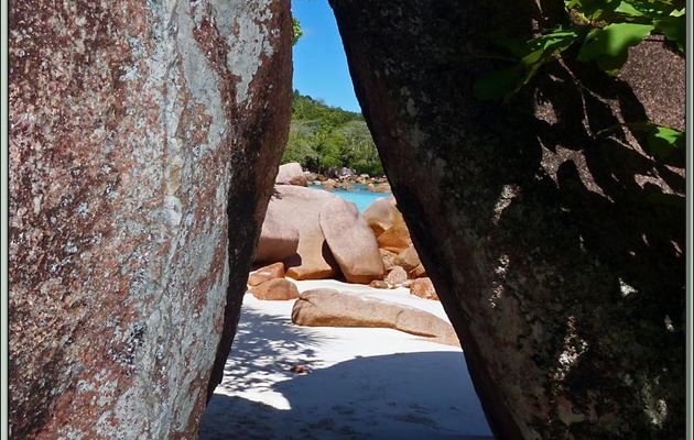 La porte d'entrée vers la zone des rochers roses - Anse Lazio - Praslin - Seychelles