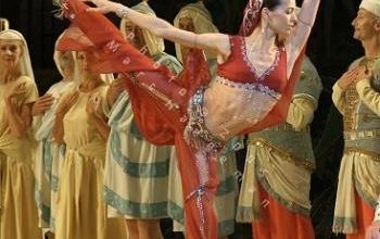 fashion danseuse alina cojocaru la dame de pique