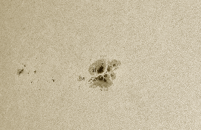Les belles taches solaires AR 4062 et 4064 le 18 avril 2025