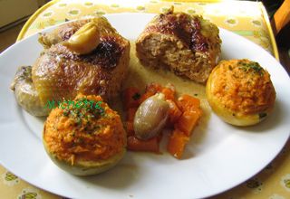 Pintade farcie désossée aux deux pommes et potiron, petit jus avec la carcasse