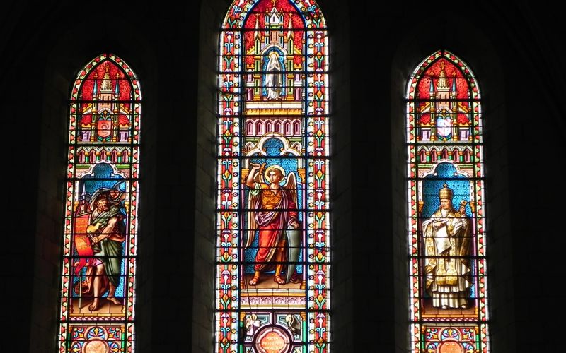 les vitraux à l'église de Bourgneuf en Retz