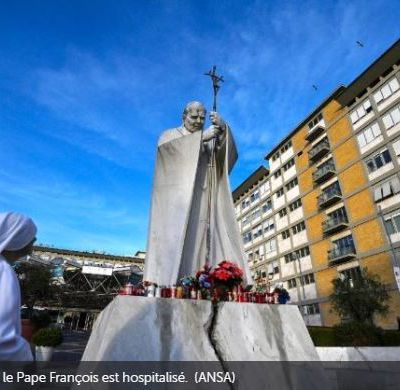 Le Pape, hospitalisé, est soumis à une nouvelle thérapie - VA