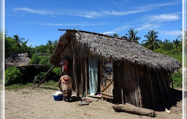 Ambaramidada : Case vue de dehors et vue du dedans - Grande Mitsio - Madagascar