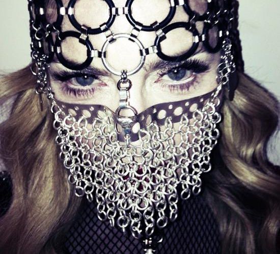 The Revolution Of Love is on... Madonna en photoshoot pour Harper's Bazaar