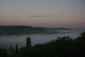 Pleine Lune et mer de nuages