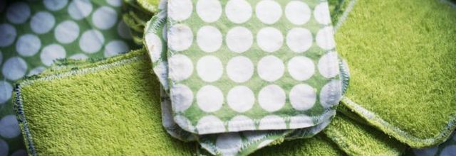 Les petites lingettes lavables et leur panière