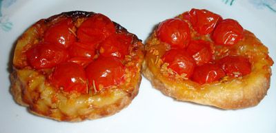 Tartelettes tatin aux tomates cerises et au romarin